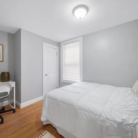 4Br1Bth South Boston Apt Perfect For Commutes